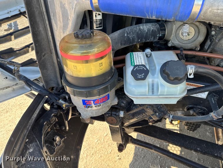 image for item EM2465 2021 Freightliner Cascadia 126 semi truck