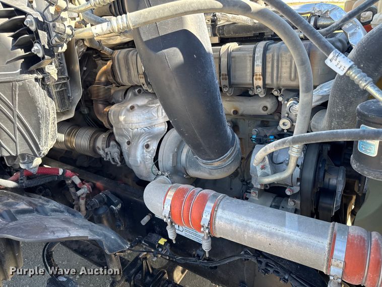 image for item EM2465 2021 Freightliner Cascadia 126 semi truck