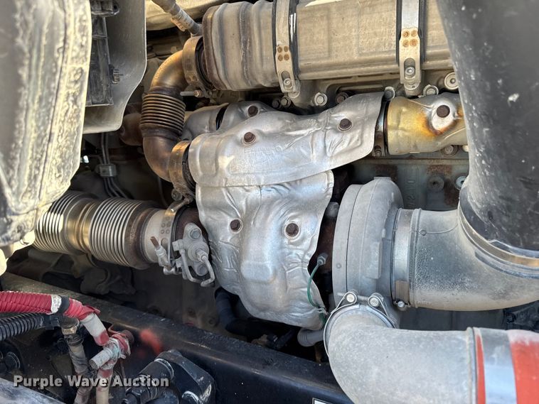 image for item EM2465 2021 Freightliner Cascadia 126 semi truck