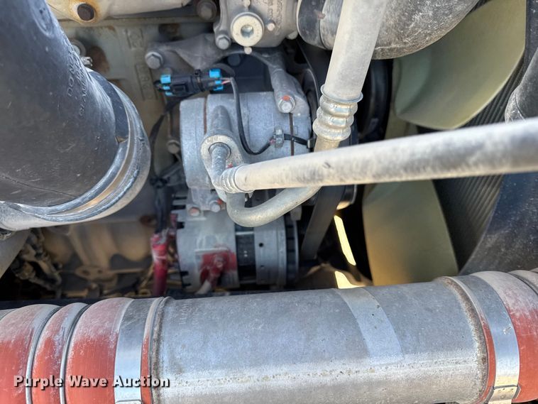 image for item EM2465 2021 Freightliner Cascadia 126 semi truck