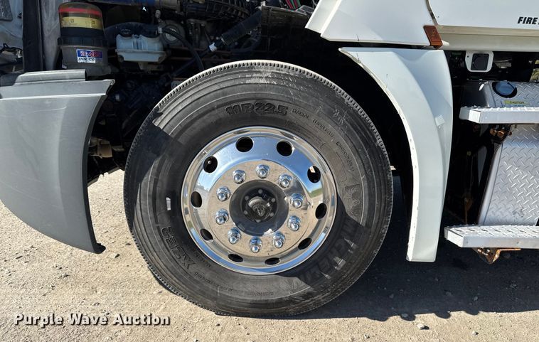 image for item EM2465 2021 Freightliner Cascadia 126 semi truck