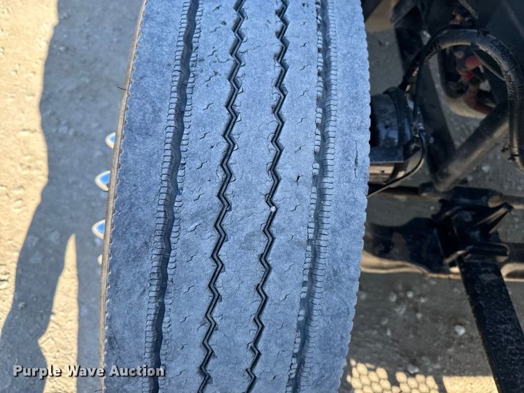 image for item EM2465 2021 Freightliner Cascadia 126 semi truck