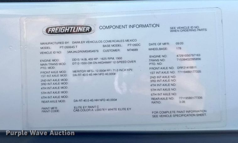 image for item EM2465 2021 Freightliner Cascadia 126 semi truck