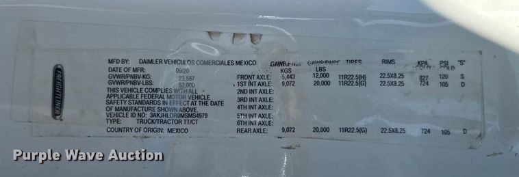 image for item EM2465 2021 Freightliner Cascadia 126 semi truck