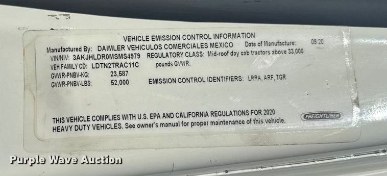 image for item EM2465 2021 Freightliner Cascadia 126 semi truck