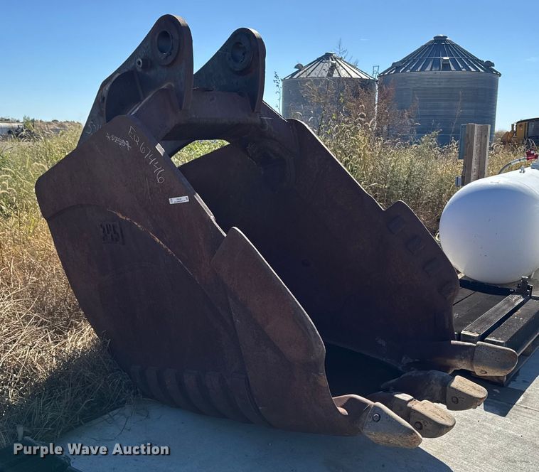 image for item EM2467 NC excavator sand bucket