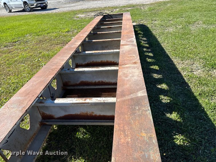 image for item EM2472 1998 Trail King TK110HDG-503 lowboy equipment trailer