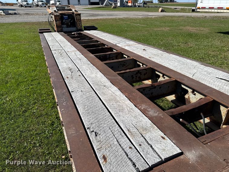 image for item EM2472 1998 Trail King TK110HDG-503 lowboy equipment trailer