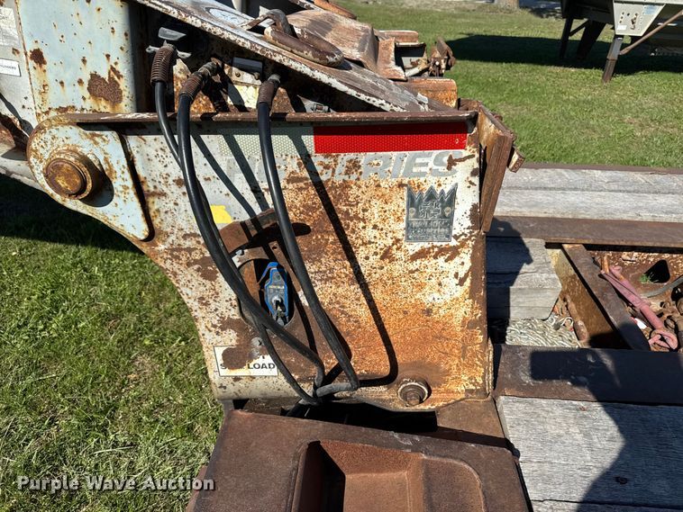 image for item EM2472 1998 Trail King TK110HDG-503 lowboy equipment trailer