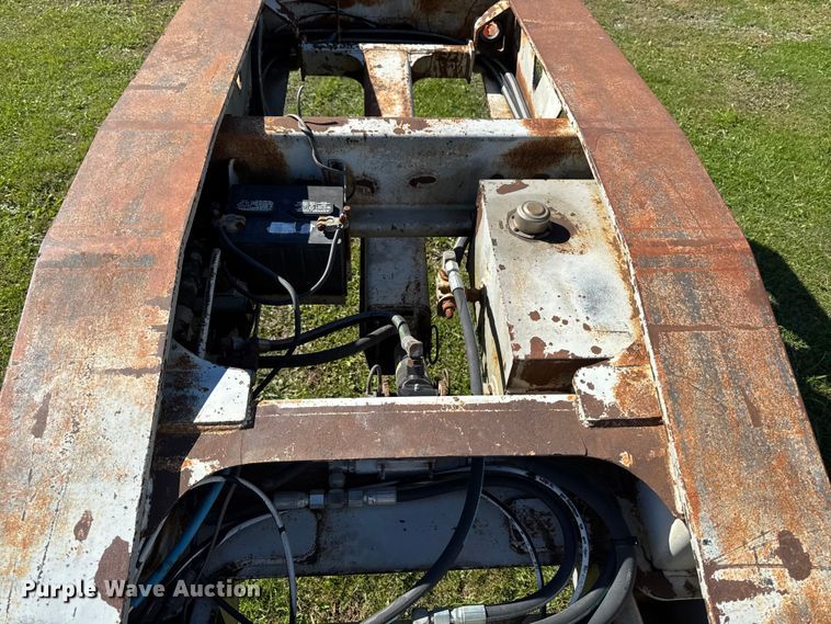 image for item EM2472 1998 Trail King TK110HDG-503 lowboy equipment trailer