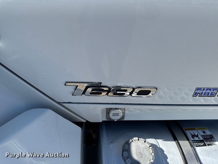 image for item EM2475 2016 Kenworth T680 semi truck