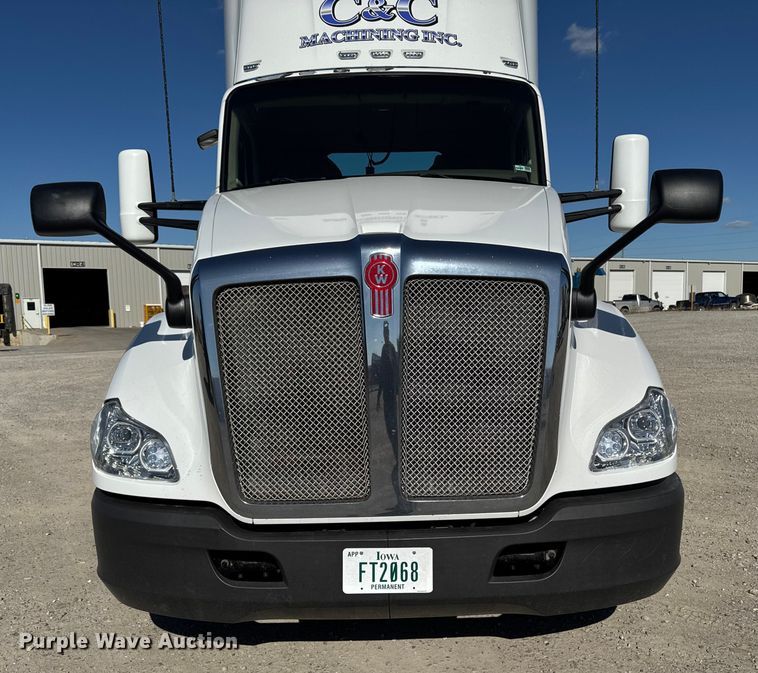 image for item EM2475 2016 Kenworth T680 semi truck