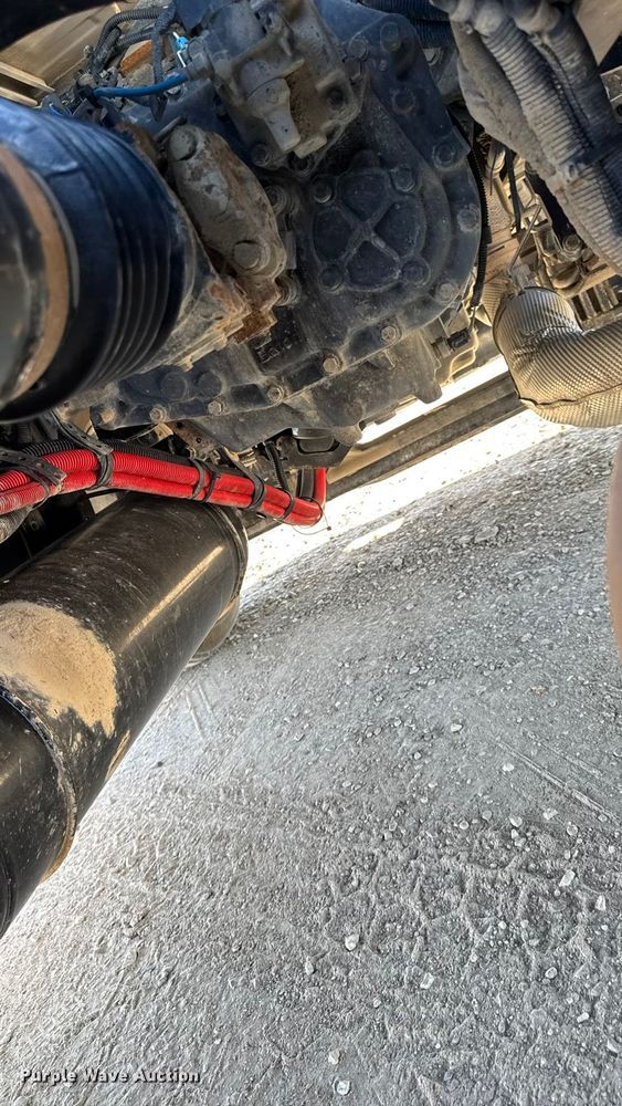 image for item EM2475 2016 Kenworth T680 semi truck