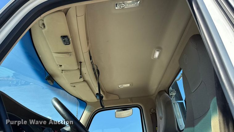 image for item EM2475 2016 Kenworth T680 semi truck