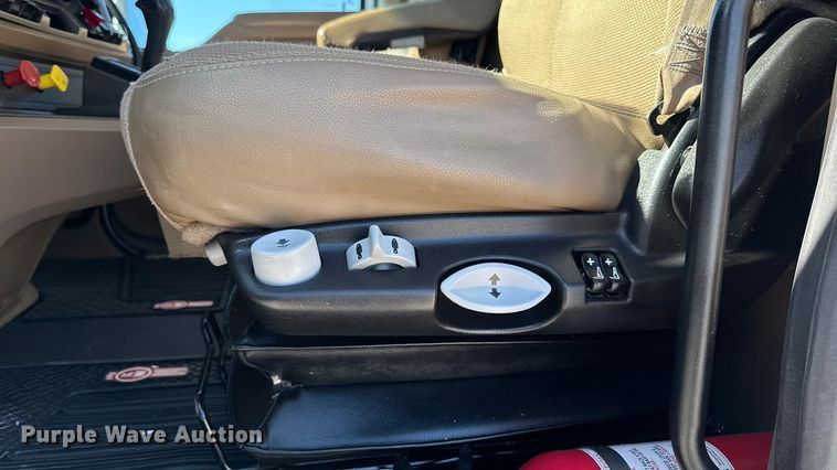 image for item EM2475 2016 Kenworth T680 semi truck