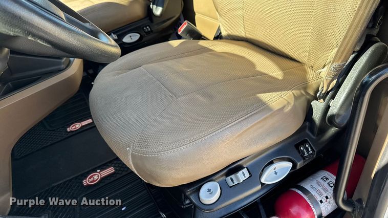 image for item EM2475 2016 Kenworth T680 semi truck