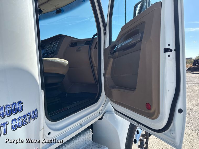 image for item EM2475 2016 Kenworth T680 semi truck