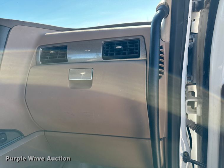 image for item EM2475 2016 Kenworth T680 semi truck