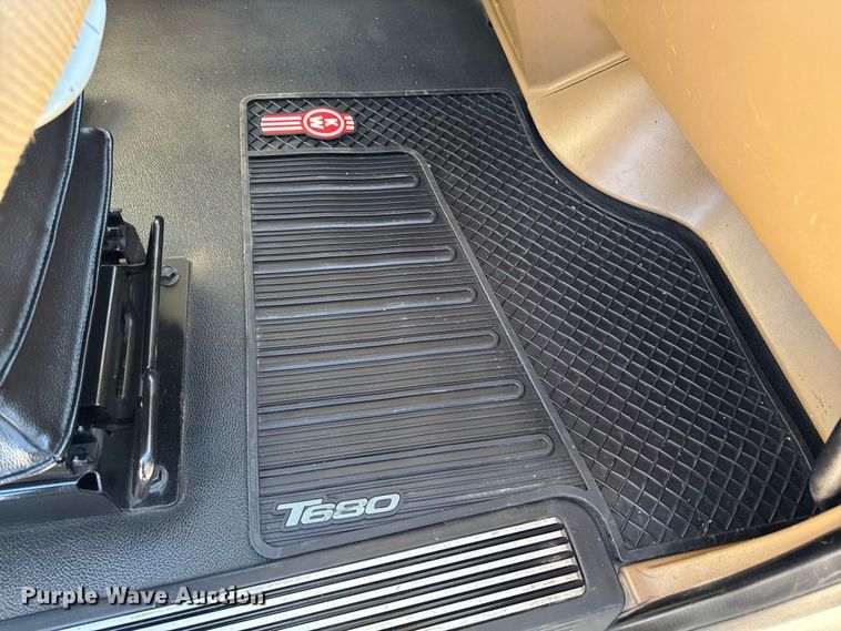 image for item EM2475 2016 Kenworth T680 semi truck