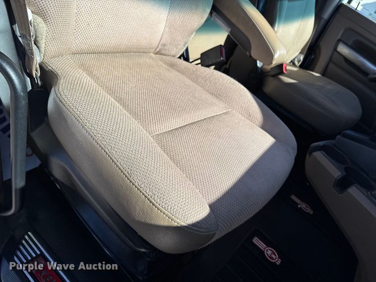 image for item EM2475 2016 Kenworth T680 semi truck