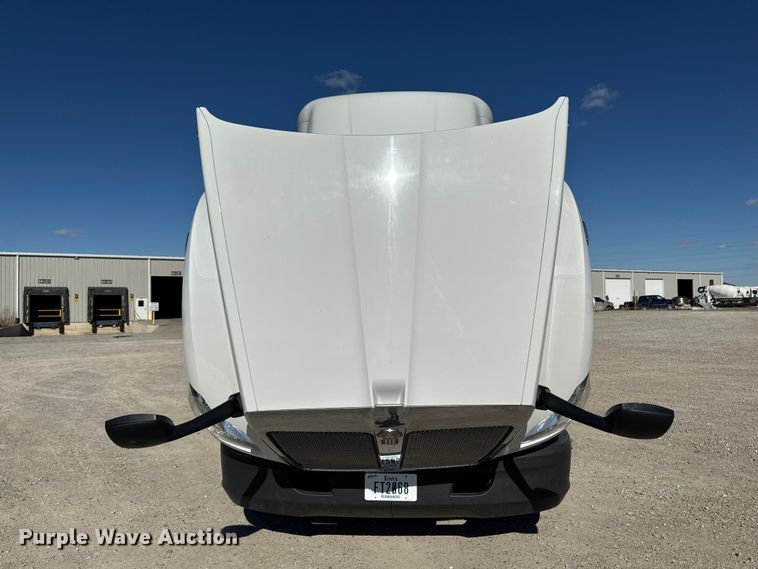 image for item EM2475 2016 Kenworth T680 semi truck