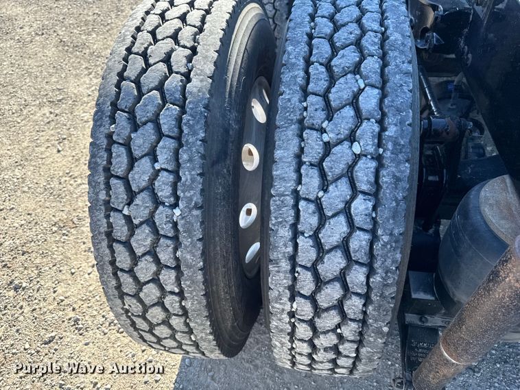 image for item EM2475 2016 Kenworth T680 semi truck