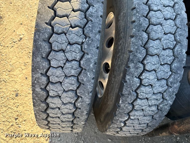 image for item EM2475 2016 Kenworth T680 semi truck