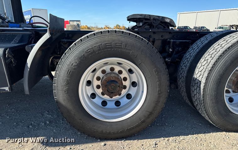 image for item EM2475 2016 Kenworth T680 semi truck