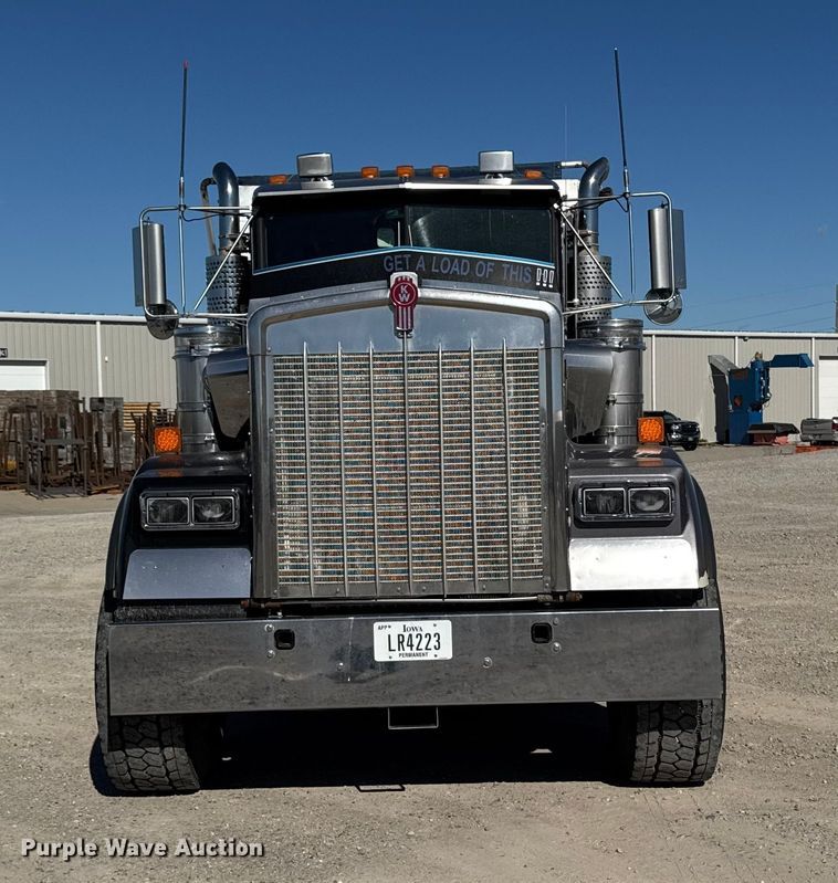 image for item EM2476 2005 Kenworth W900 dump truck