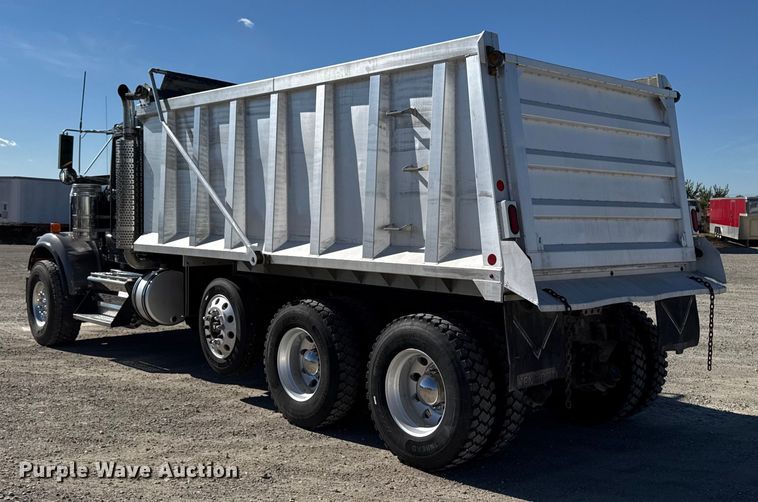 image for item EM2476 2005 Kenworth W900 dump truck