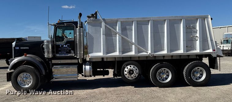 image for item EM2476 2005 Kenworth W900 dump truck