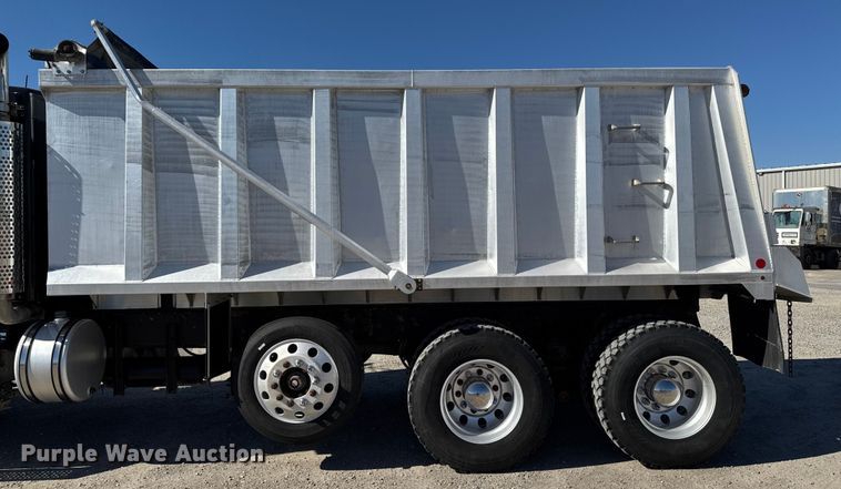 image for item EM2476 2005 Kenworth W900 dump truck