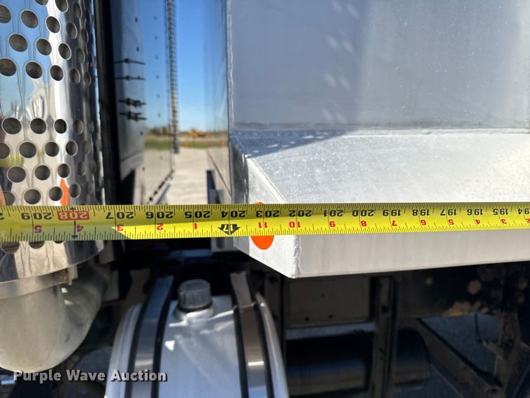 image for item EM2476 2005 Kenworth W900 dump truck