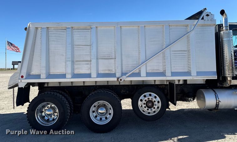 image for item EM2476 2005 Kenworth W900 dump truck