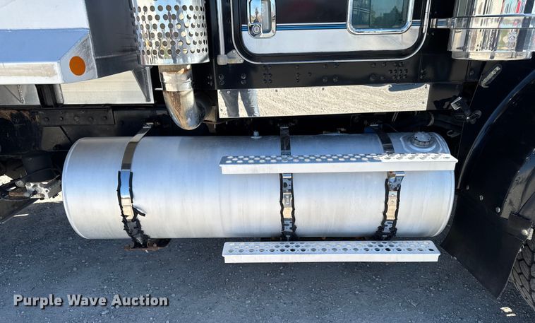 image for item EM2476 2005 Kenworth W900 dump truck