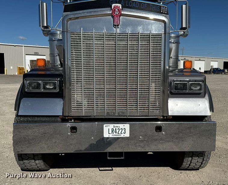 image for item EM2476 2005 Kenworth W900 dump truck
