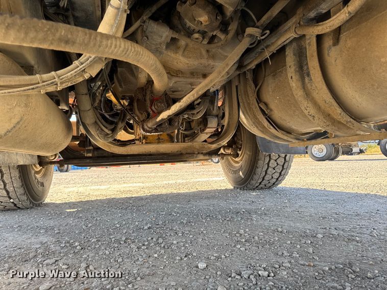 image for item EM2476 2005 Kenworth W900 dump truck