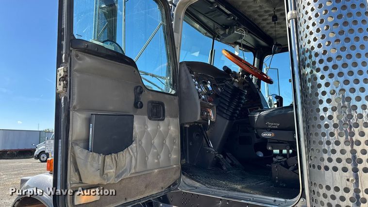 image for item EM2476 2005 Kenworth W900 dump truck