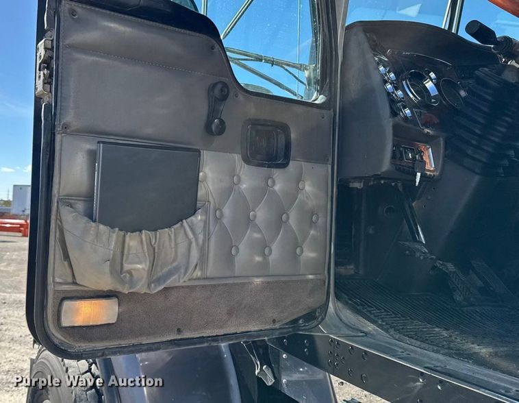 image for item EM2476 2005 Kenworth W900 dump truck