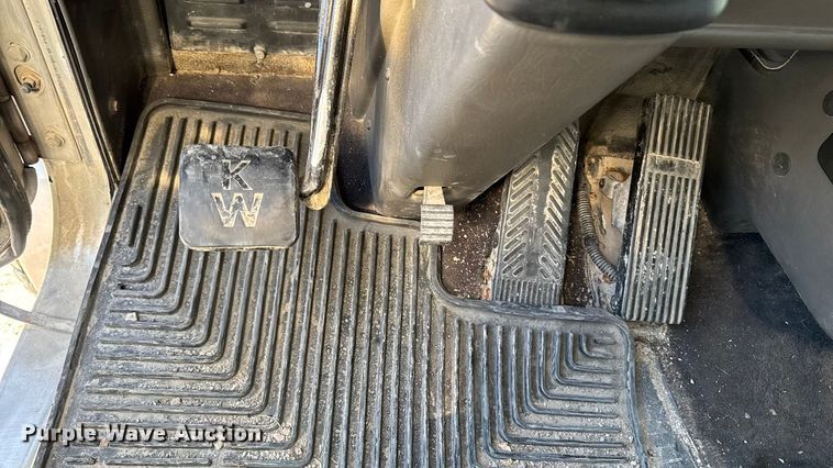 image for item EM2476 2005 Kenworth W900 dump truck