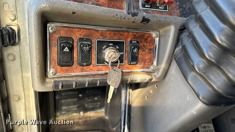 image for item EM2476 2005 Kenworth W900 dump truck