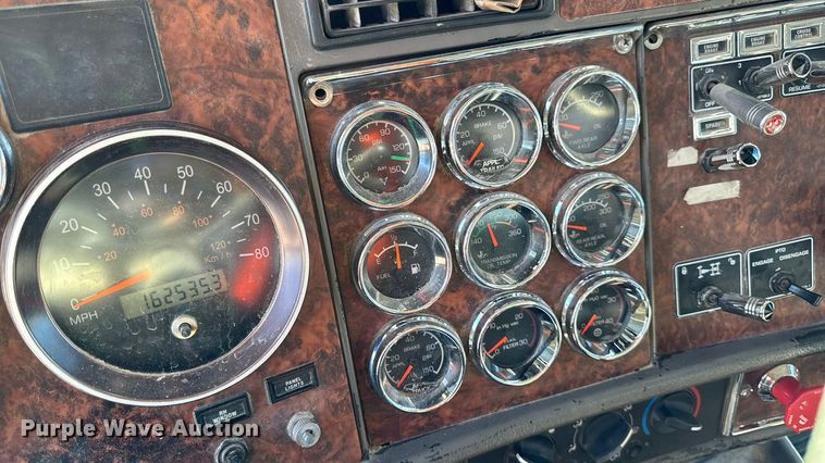 image for item EM2476 2005 Kenworth W900 dump truck