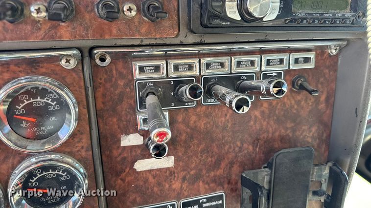 image for item EM2476 2005 Kenworth W900 dump truck