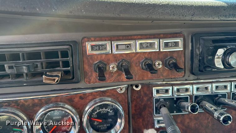 image for item EM2476 2005 Kenworth W900 dump truck