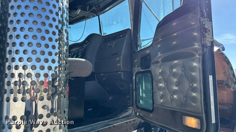 image for item EM2476 2005 Kenworth W900 dump truck