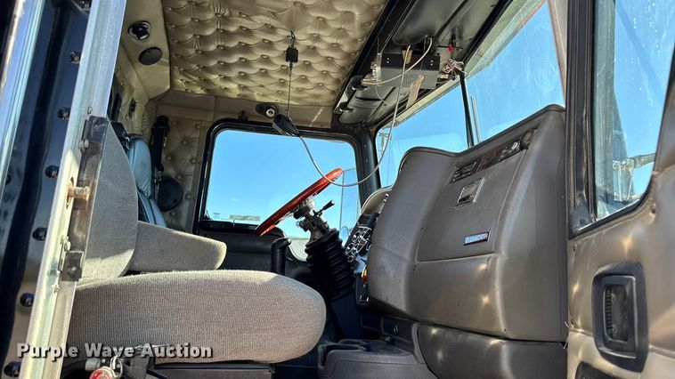 image for item EM2476 2005 Kenworth W900 dump truck