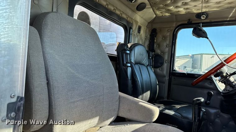 image for item EM2476 2005 Kenworth W900 dump truck