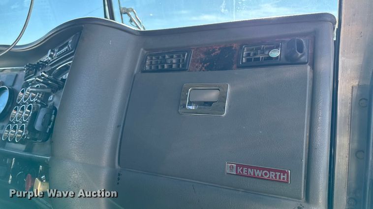 image for item EM2476 2005 Kenworth W900 dump truck