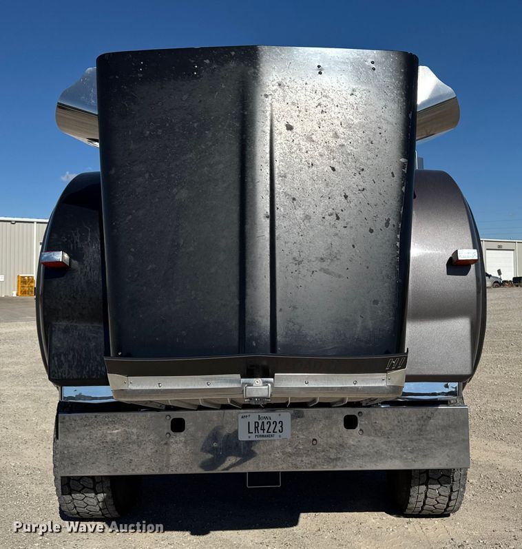 image for item EM2476 2005 Kenworth W900 dump truck