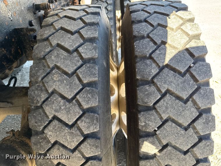 image for item EM2476 2005 Kenworth W900 dump truck